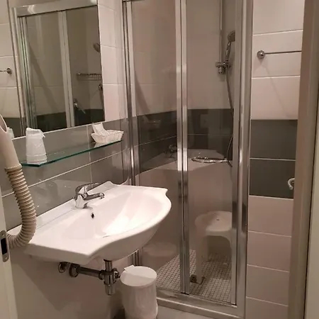 Ambasciata 3* ريتشيوني