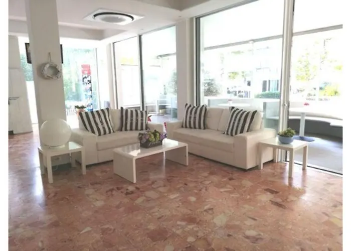 Ambasciata 3* ריצ'יונה