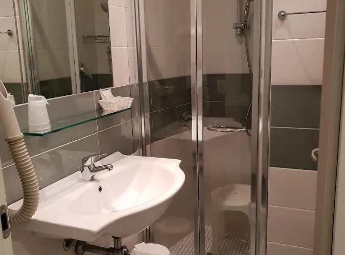 Ambasciata 3* ריצ'יונה